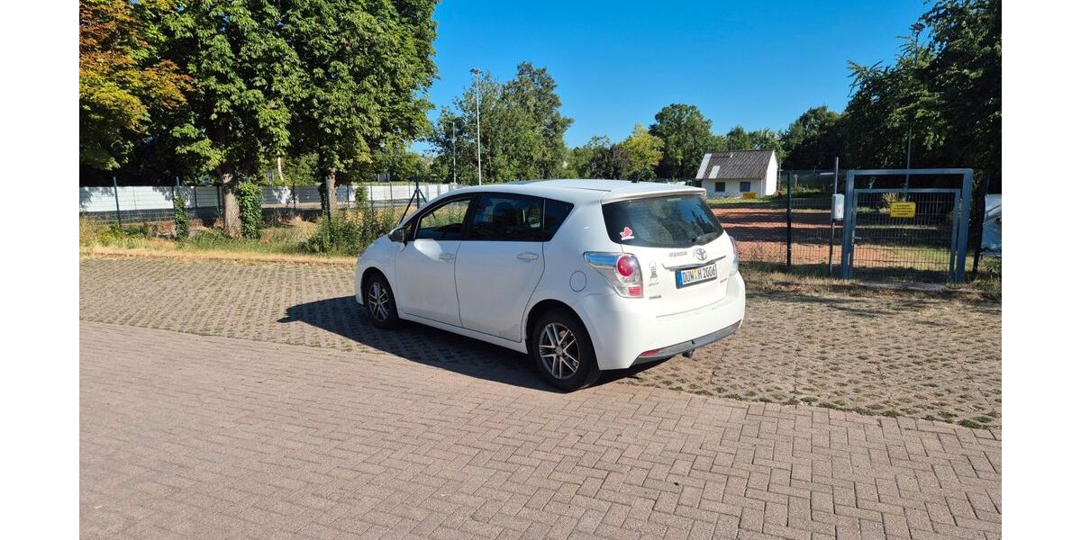 Toyota Verso 145.165 km 8.500 &euro; Meckenheim 67149