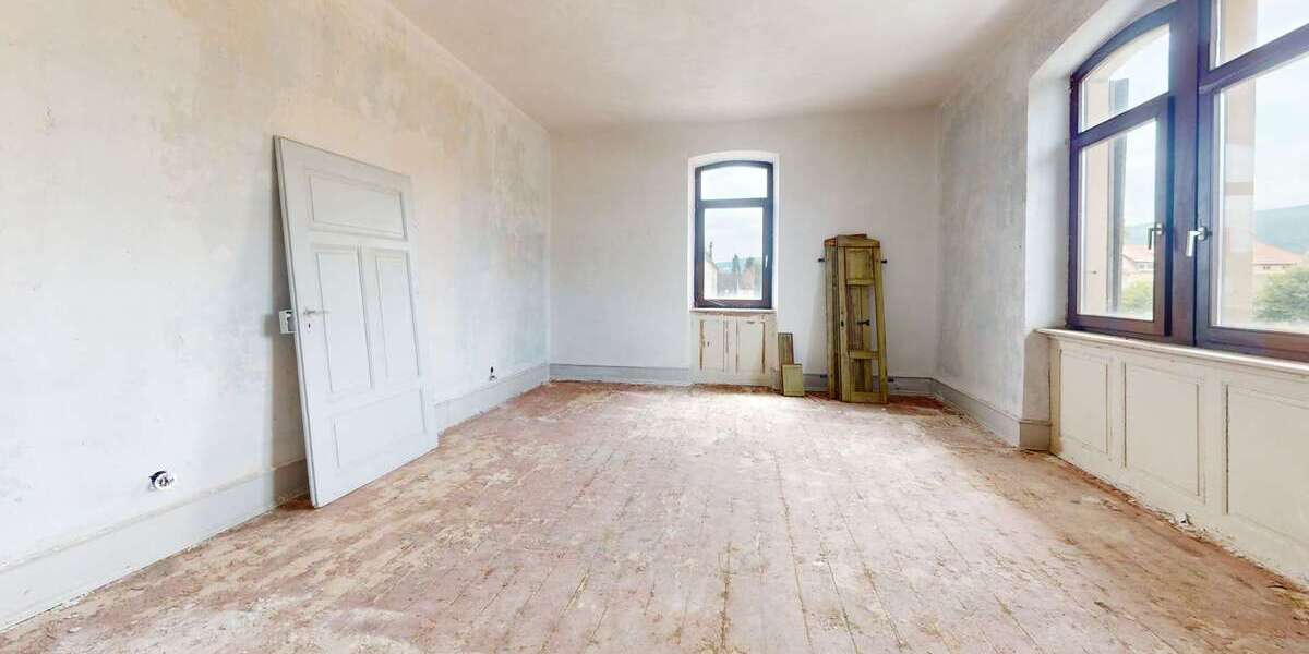 Alter Bahnhof mit Blick auf die Haardt Gegenüber Kurpfalz Carré & Ärztehaus Sanierungspotential - Gewerbeobjekt Neustadt an der Weinstraße Duttweiler | Angebot:23228910